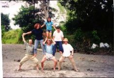 une pyramide avec nos compagnos de pirogue